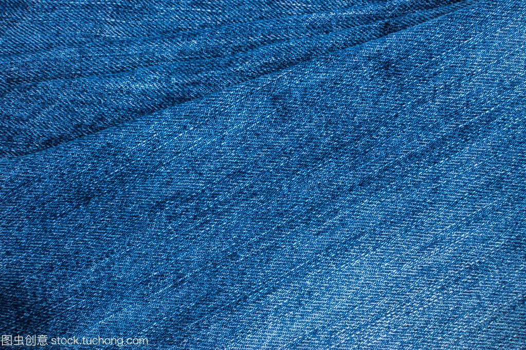 藍(lán)色牛仔褲與針紡織品 經(jīng)典時尚與工藝的交織